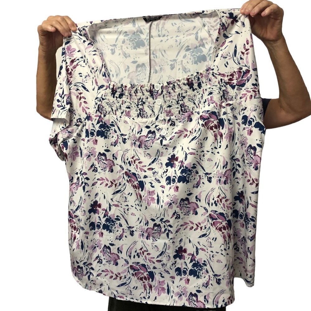 NWOT BloomChic Floral Top Size 28 Smocked Button Detail Short Sleeve New